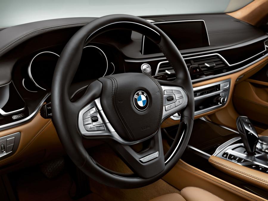  BMW 750iL Celebration Edition Competition 2016 года  (фото 6 из 6)